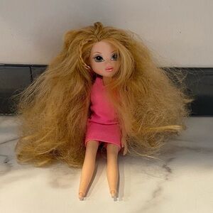MGA Moxie Girlz Avery Blonde Long Hair dress Doll Only pink dress